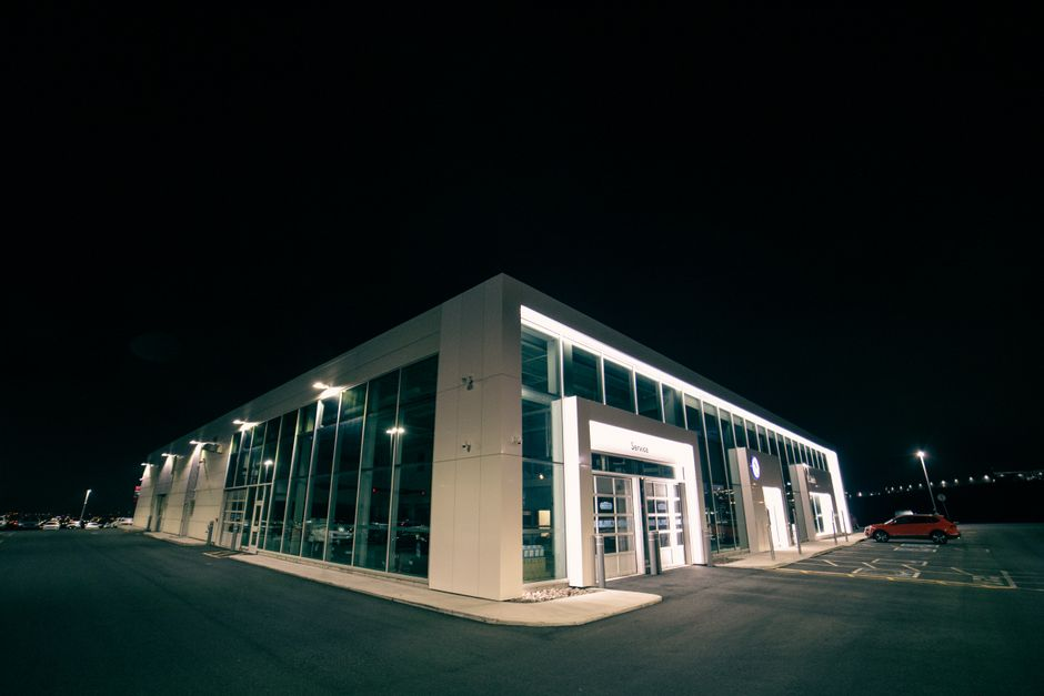A commercial storefront with large glazing being evaluated from outside, emphasizing glass condition and facade layout.