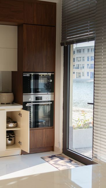 A clean modern interior with window blinds and frosted glass elements used as static privacy solutions.